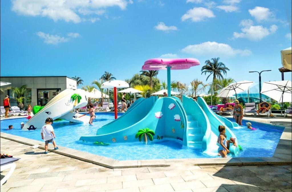 Alezzi Beach Resort Nautica Năvodari Esterno foto